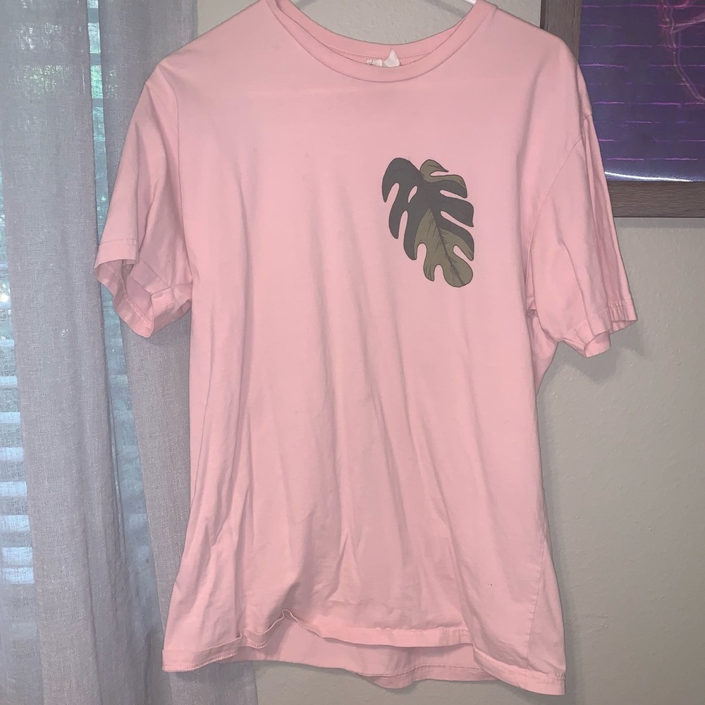 Leaf Graphic Pink Tee